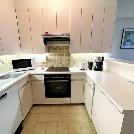 Beachfront In Апартаменты *